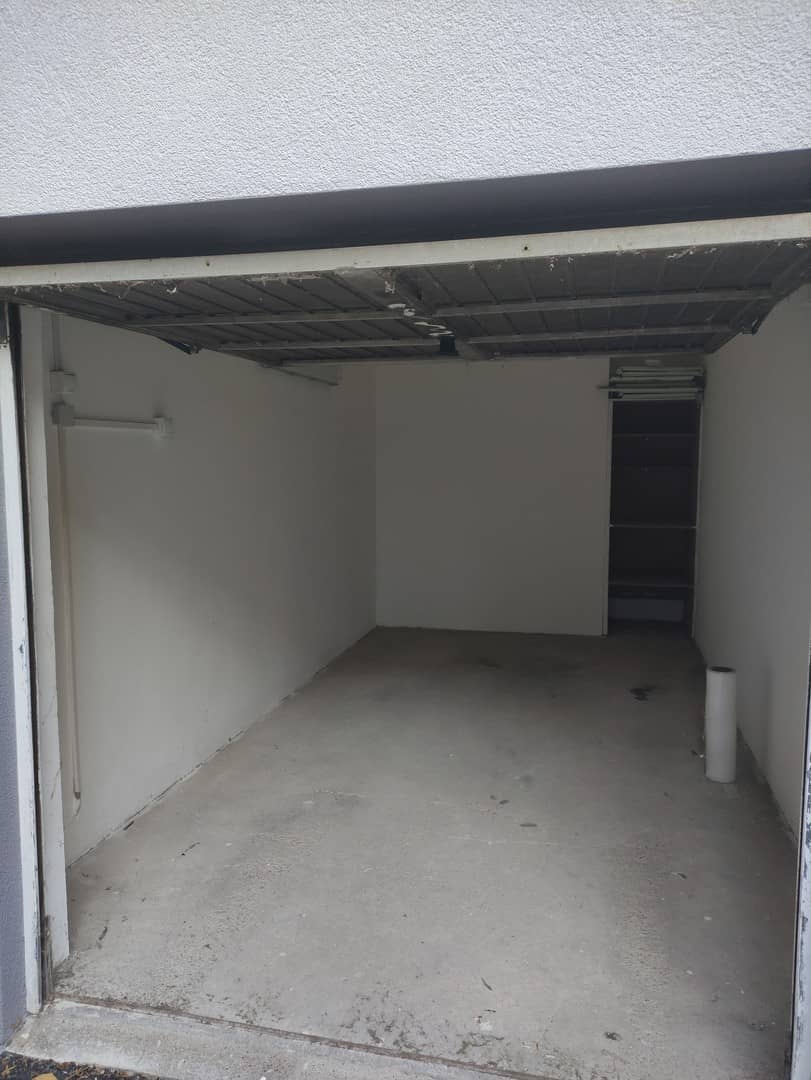 Lockable dry single box near U6 apartment