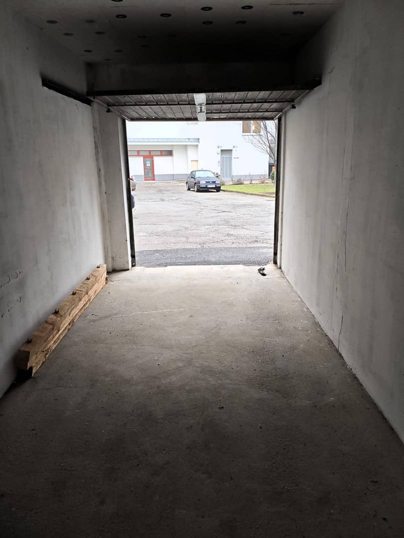 Lockable dry single box near U6 apartment