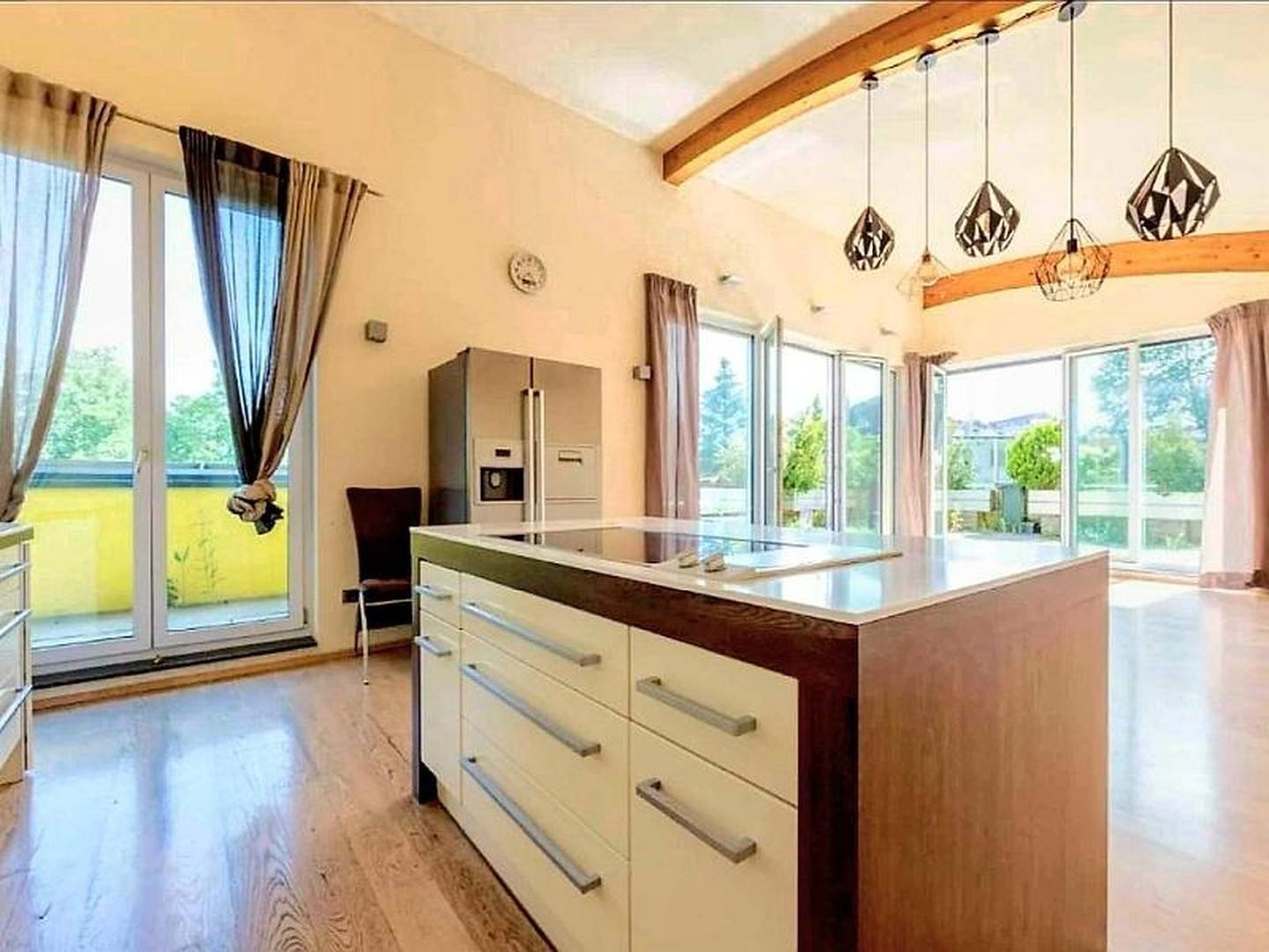 Penthouse with XXL roof terrace and underground parking