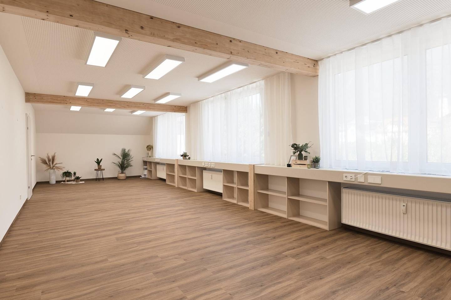Bright versatile rooms near the station Wohnung