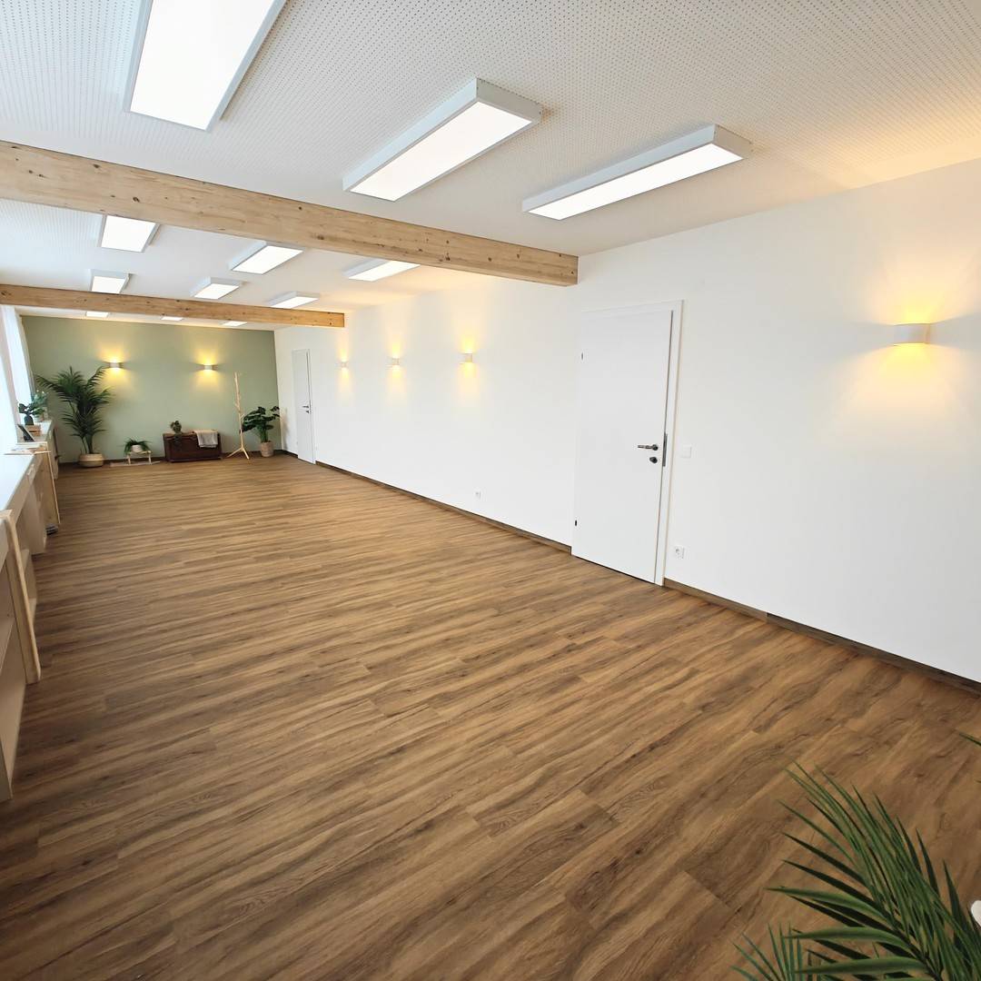 Bright versatile rooms near the station Wohnung