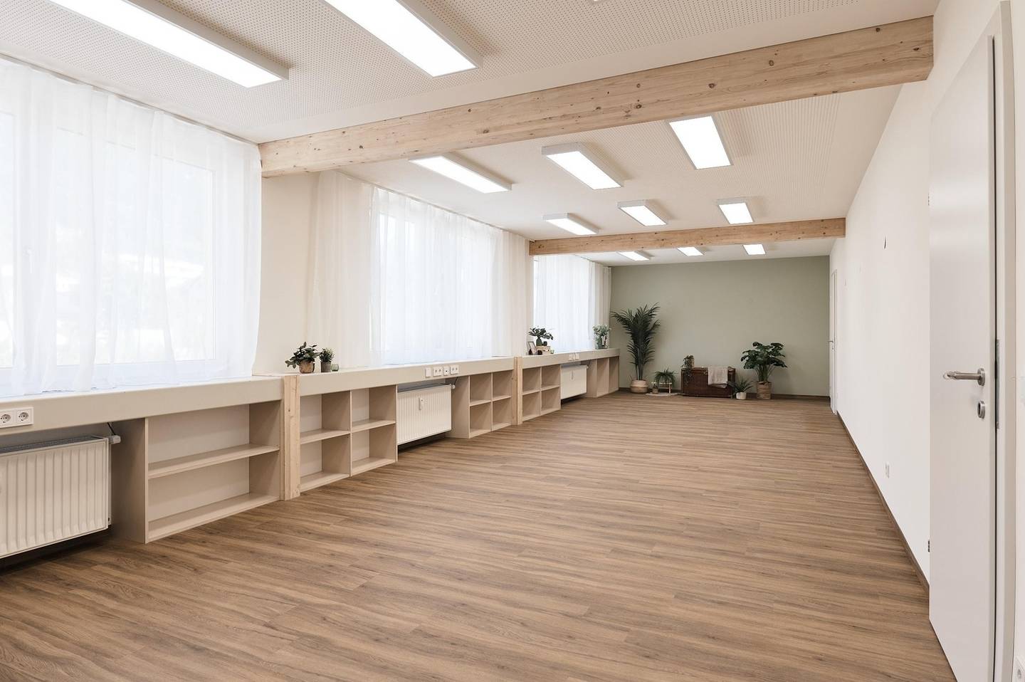 Bright versatile rooms near the station Wohnung
