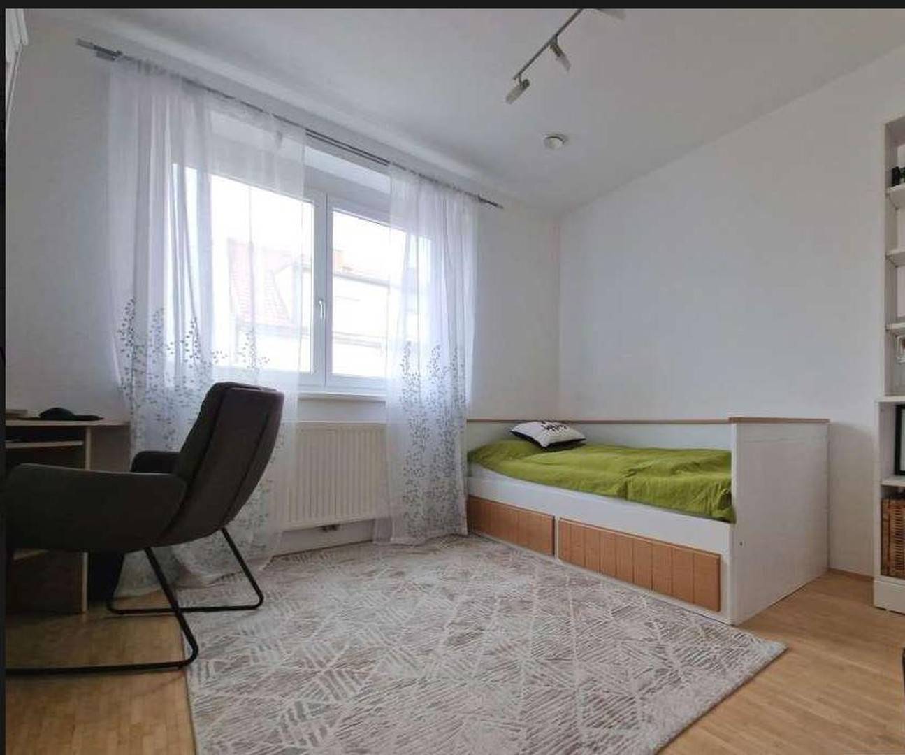 Helle Wohnung mit Solaranlage und Tiefgarage