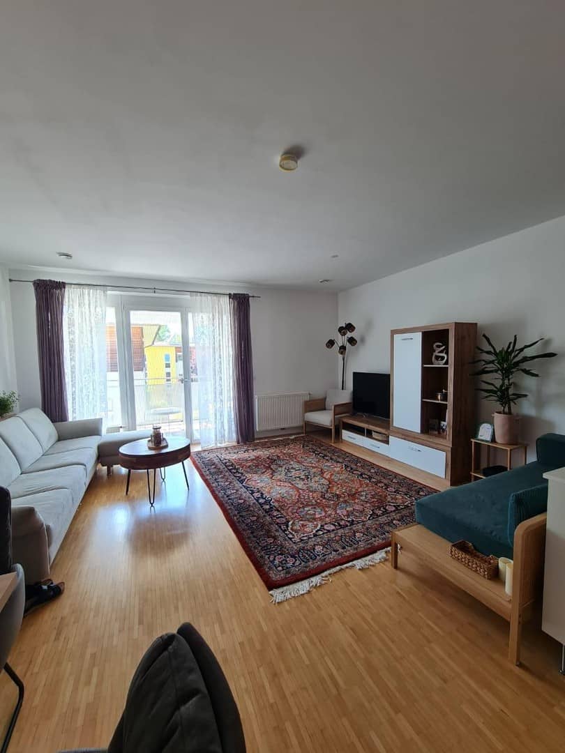 Helle Wohnung mit Solaranlage und Tiefgarage