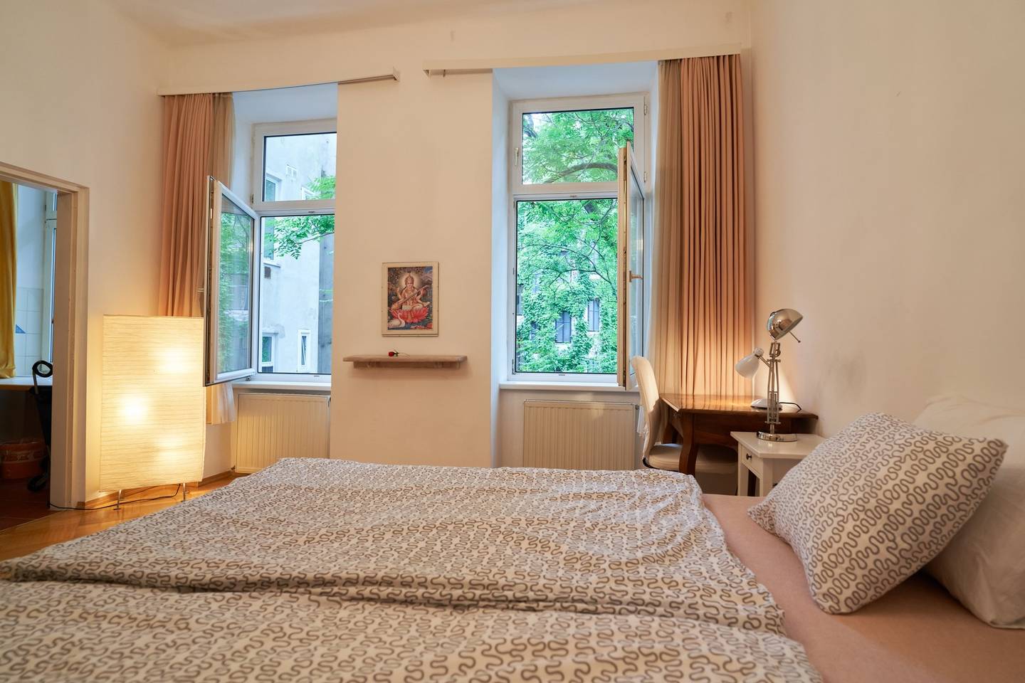 Voll möblierte Altbauwohnung direkt am Praterauen