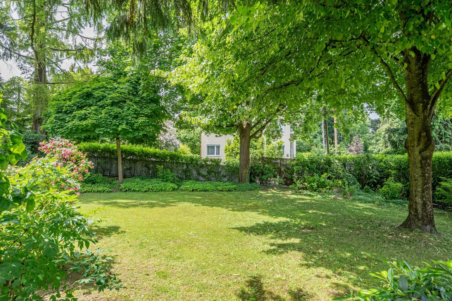 Villa im Grünen mit Garten Familienwohnung