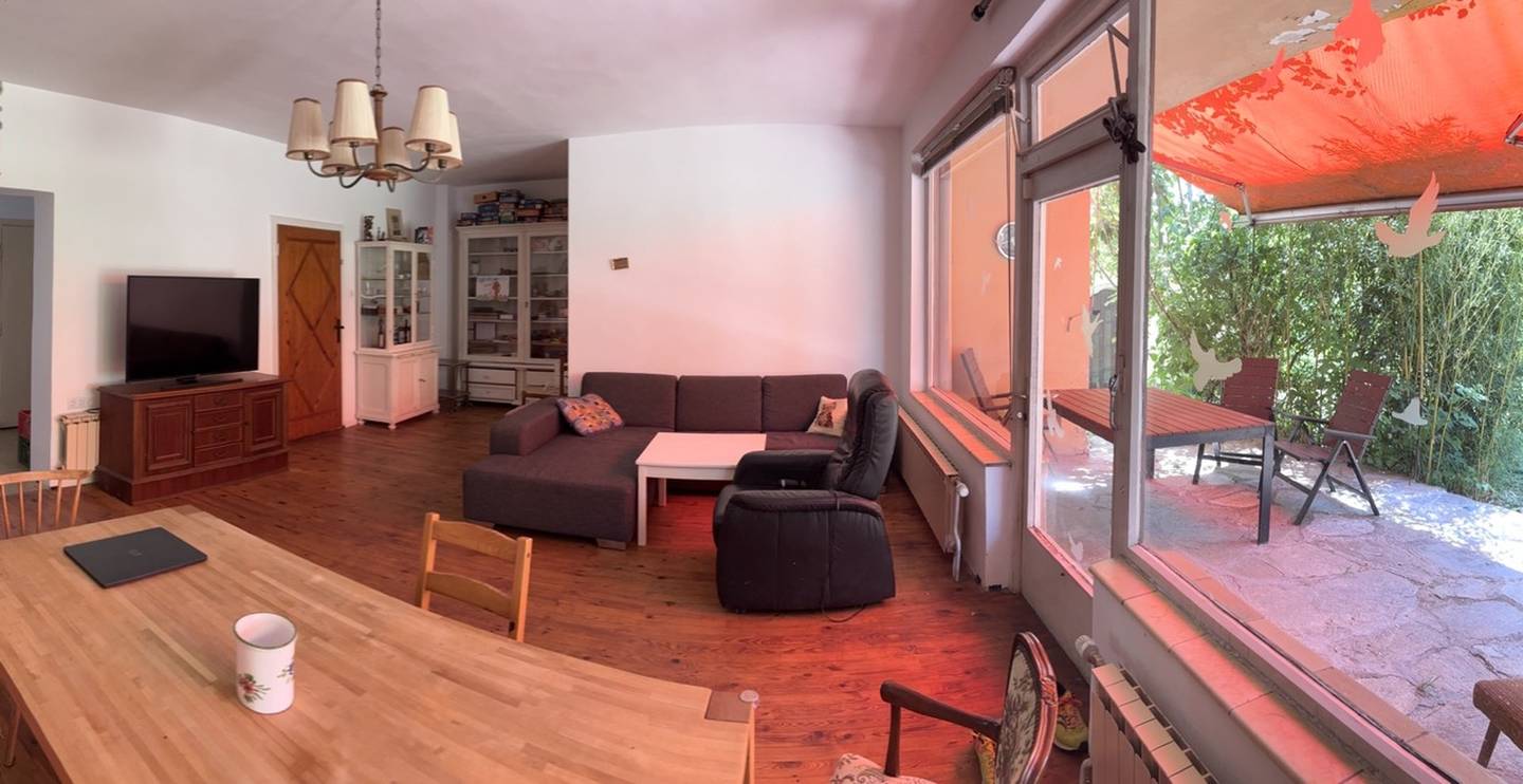 Familienwohnung mit Einliegerwohnung großem Garten und Pool