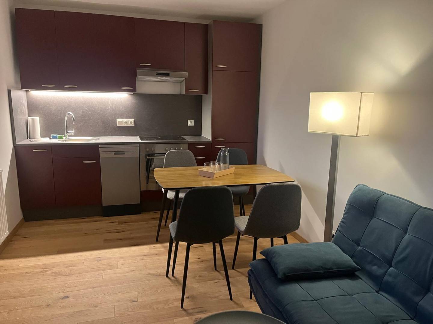 Sanierte Wohnung mit großer uneinsehbarer Terrasse