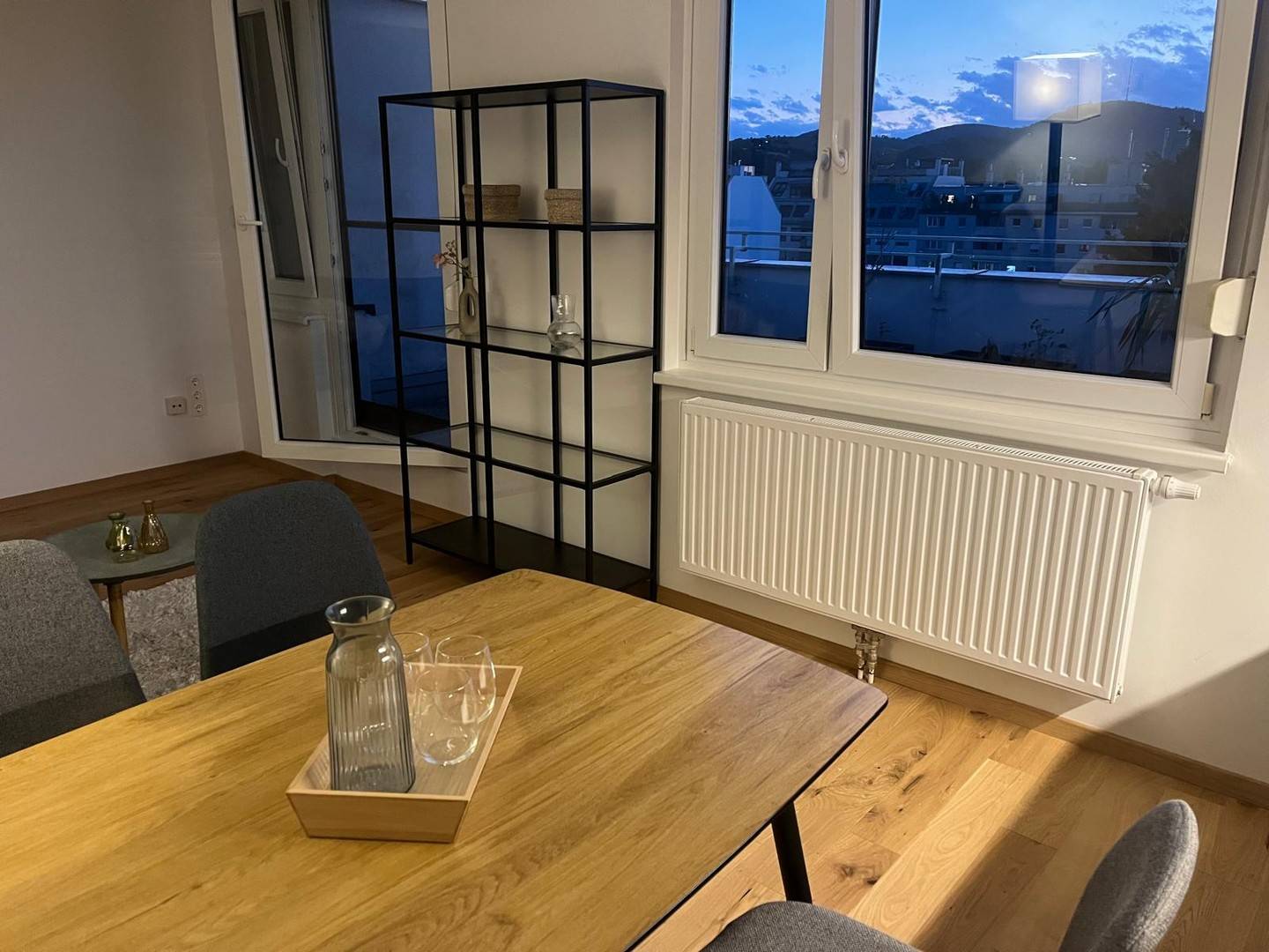 Sanierte Wohnung mit großer uneinsehbarer Terrasse
