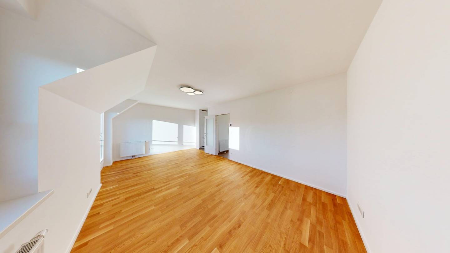 Lichtdurchflutete Dachgeschosswohnung mit Westterrasse und Tiefgaragenplatz
