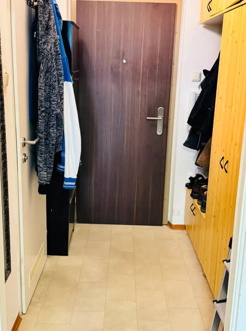 Helle Wohnung mit verglaster Loggia und Einbauküche