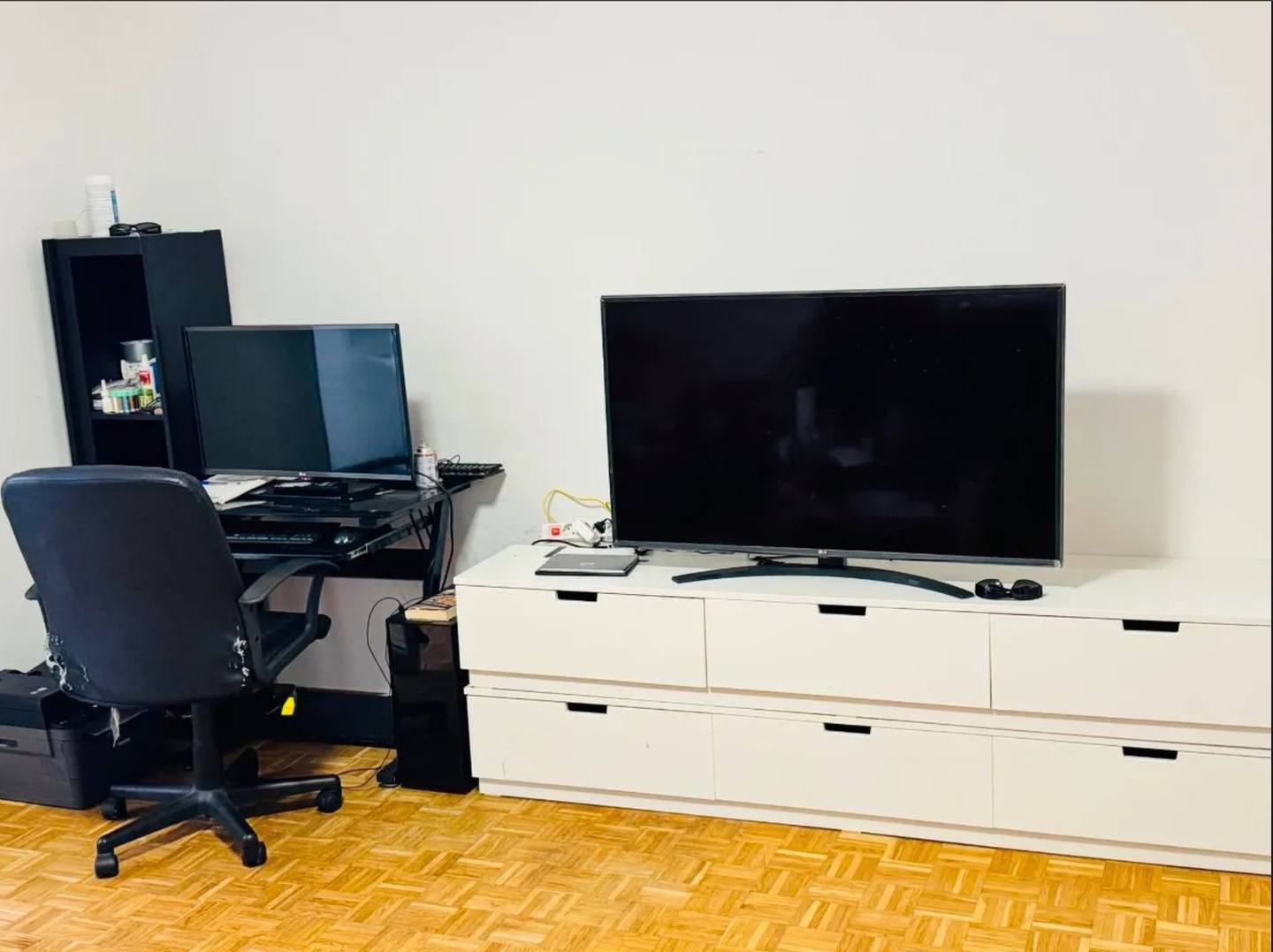 Helle Wohnung mit verglaster Loggia und Einbauküche
