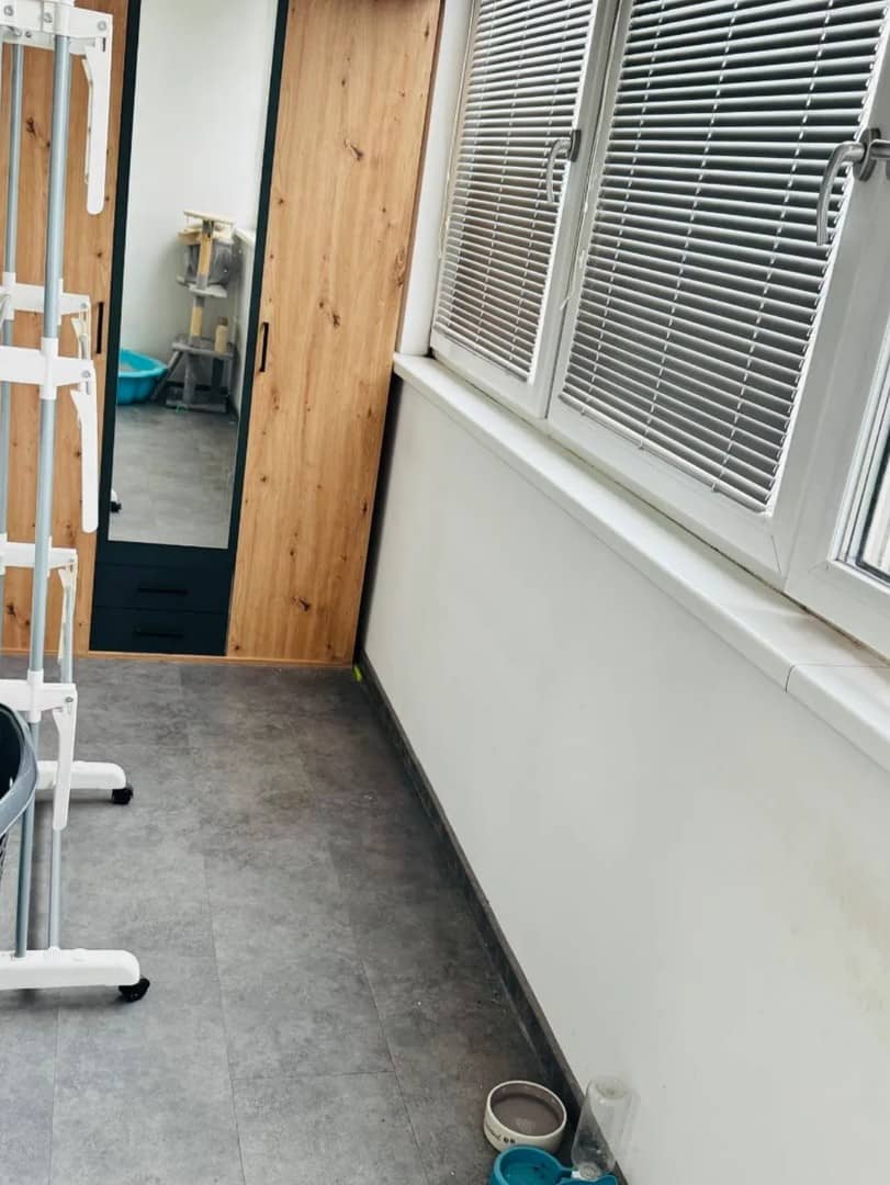 Helle Wohnung mit verglaster Loggia und Einbauküche