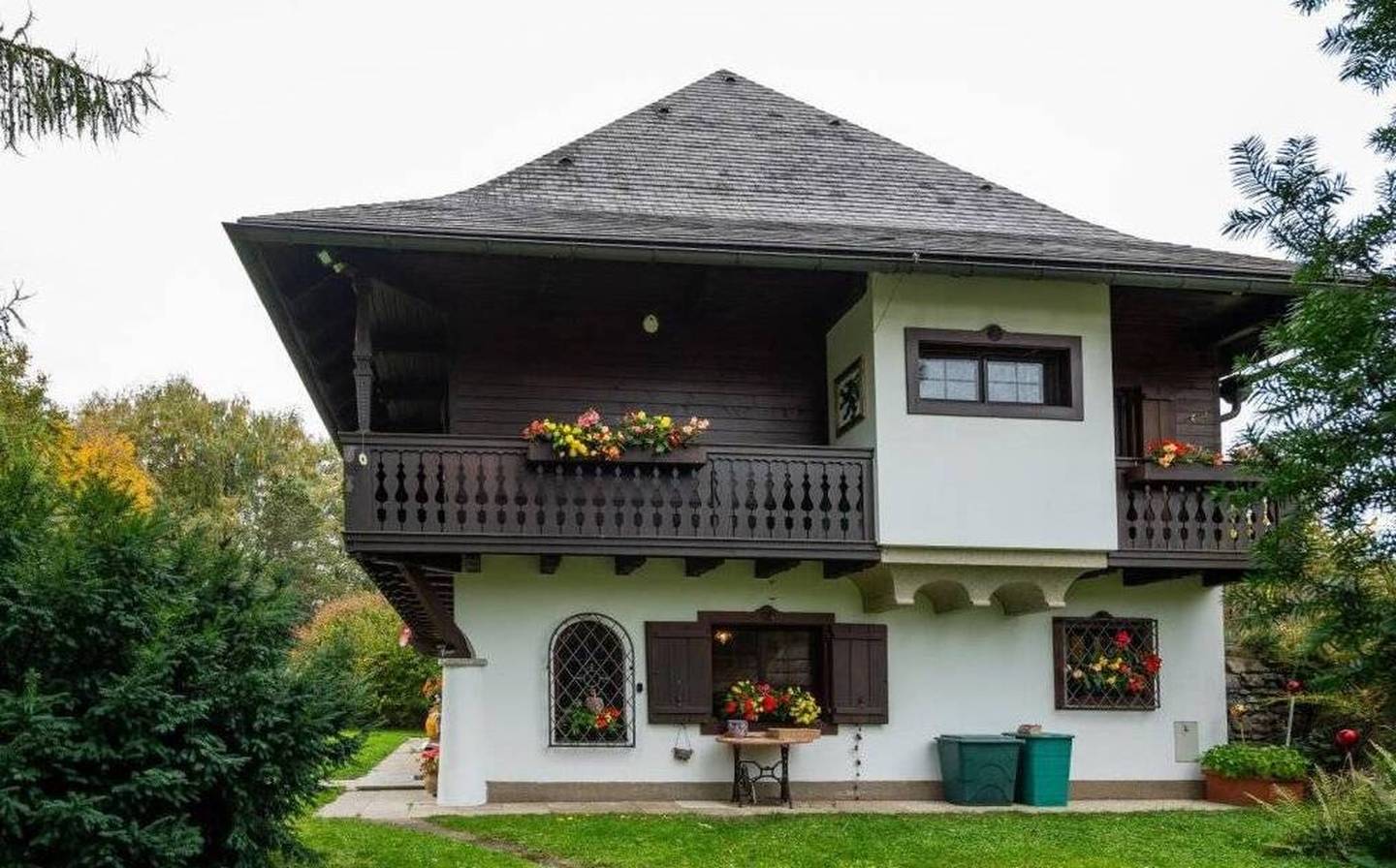 Sonniges Refugium mit Pool und großem Garten Ferienwohnung