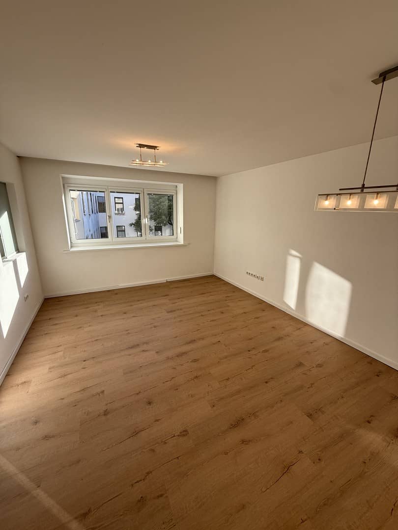 Bright freshly renovated Wohnung near Meidlinger Bahnhof with lift