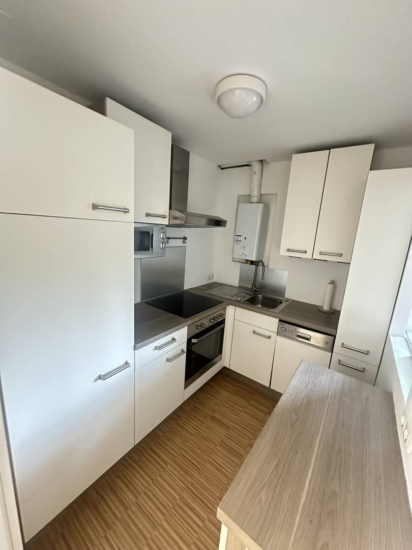 Bright freshly renovated Wohnung near Meidlinger Bahnhof with lift