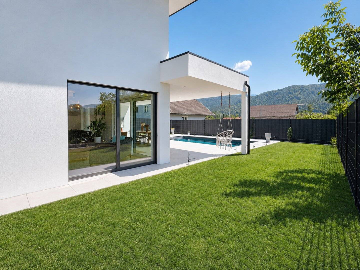 Modernes Einfamilienhaus mit Pool und hochwertiger DAN-Küche nahe Klagenfurt