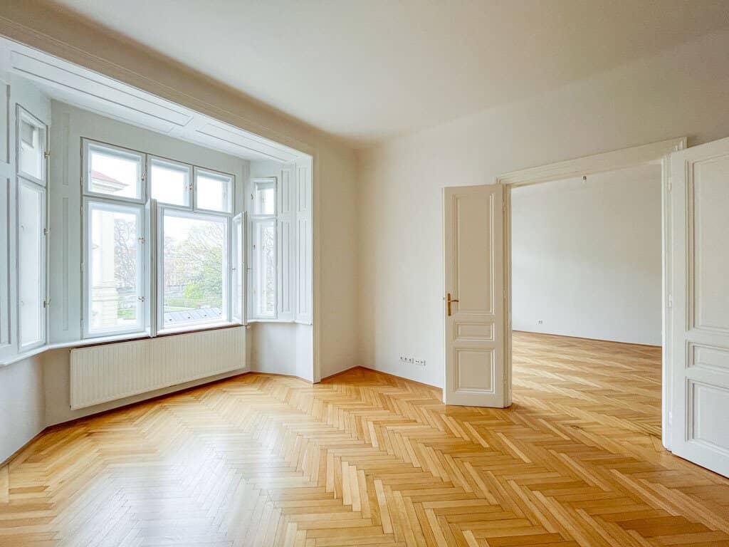 Open-ended old building apartment near Liechtensteinpark
