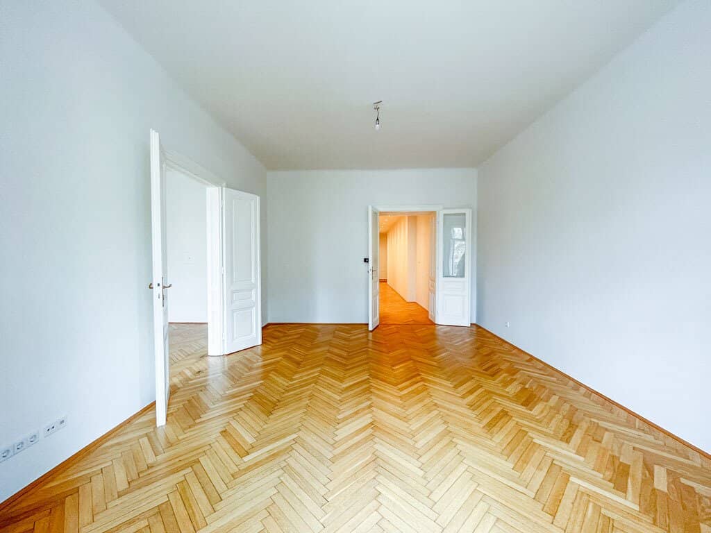 Open-ended old building apartment near Liechtensteinpark