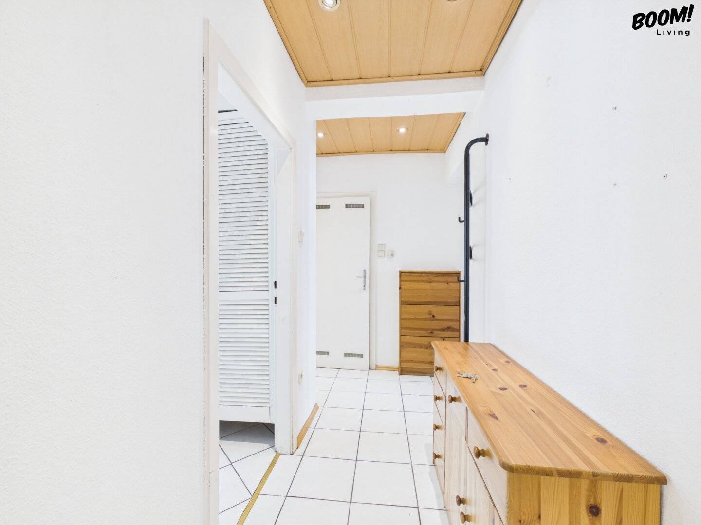 Move in or invest – Bright 2-room apartment with quiet courtyard location and excellent transport connections