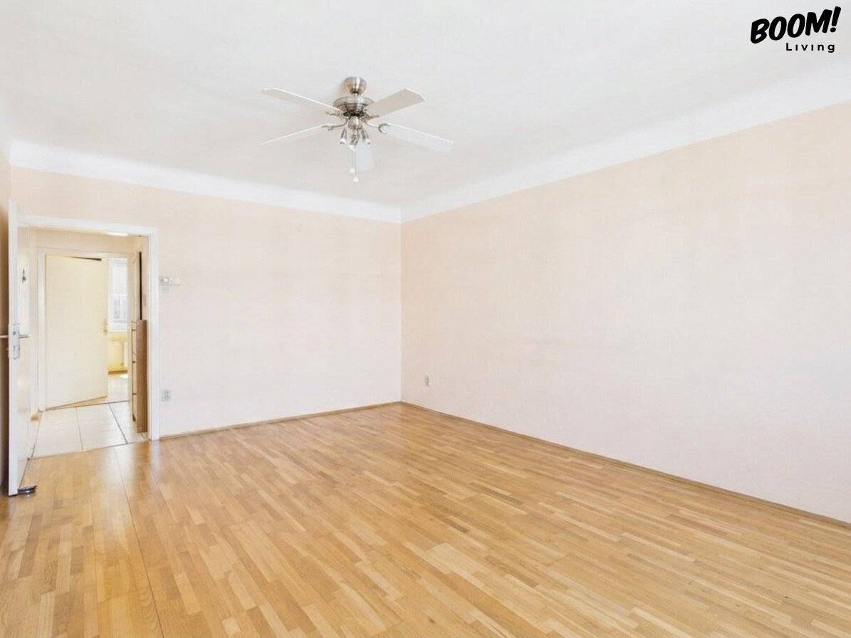Move in or invest – Bright 2-room apartment with quiet courtyard location and excellent transport connections