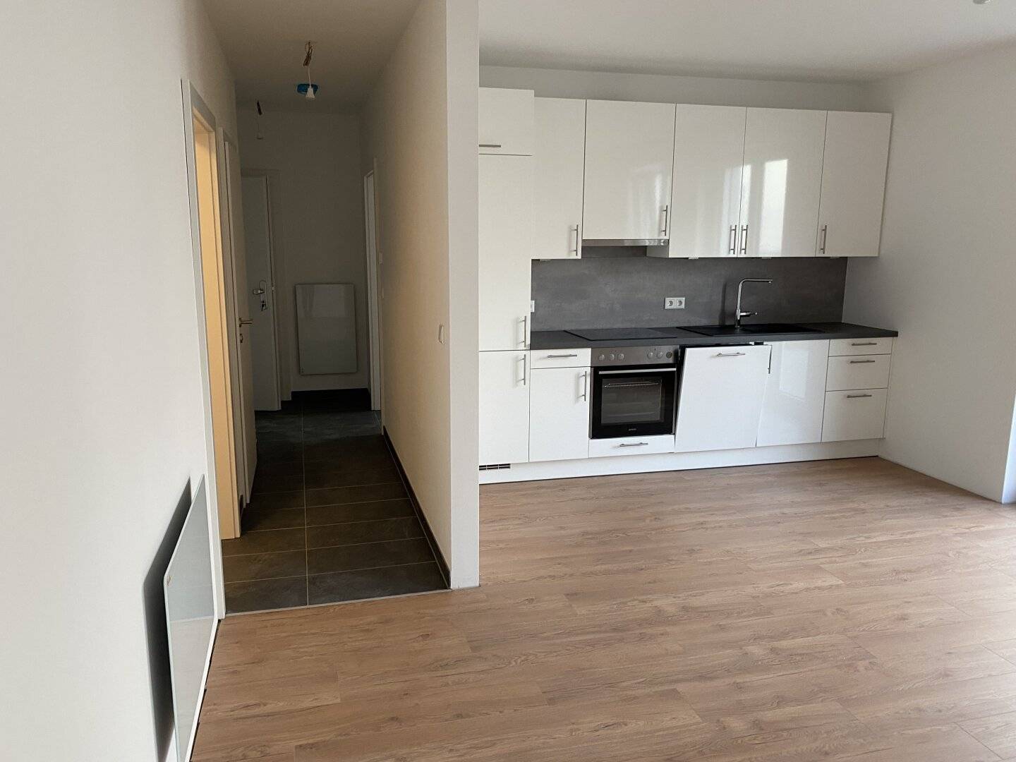 2-room apartment with large garden including parking space and complete kitchen