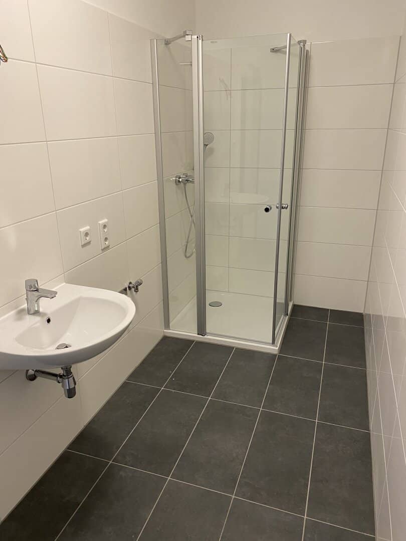 2-room apartment with large garden including parking space and complete kitchen