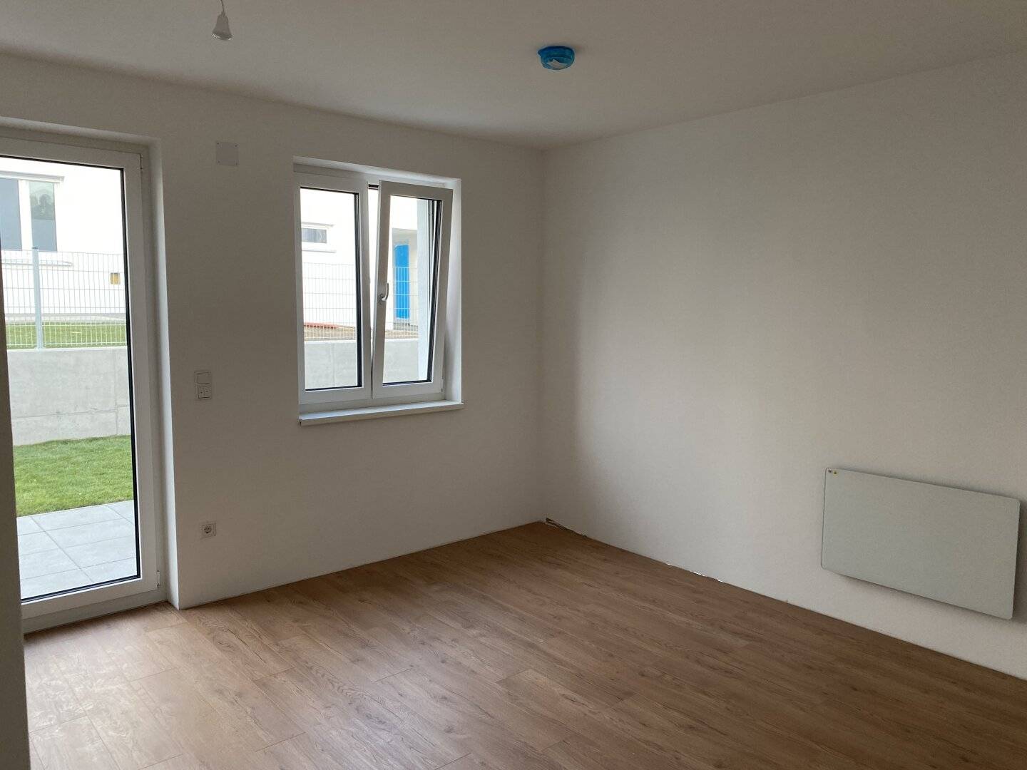 2-room apartment with large garden including parking space and complete kitchen