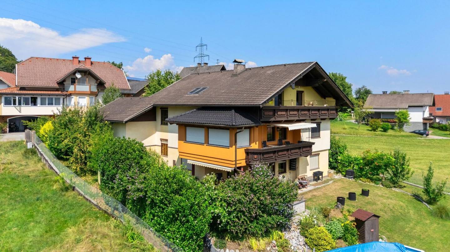 Gemütliches Landhaus mit zwei großen Wohnungen, toller Aussicht und weitläufigem Grundstück, 1.313 m², südlich von Klagenfurt