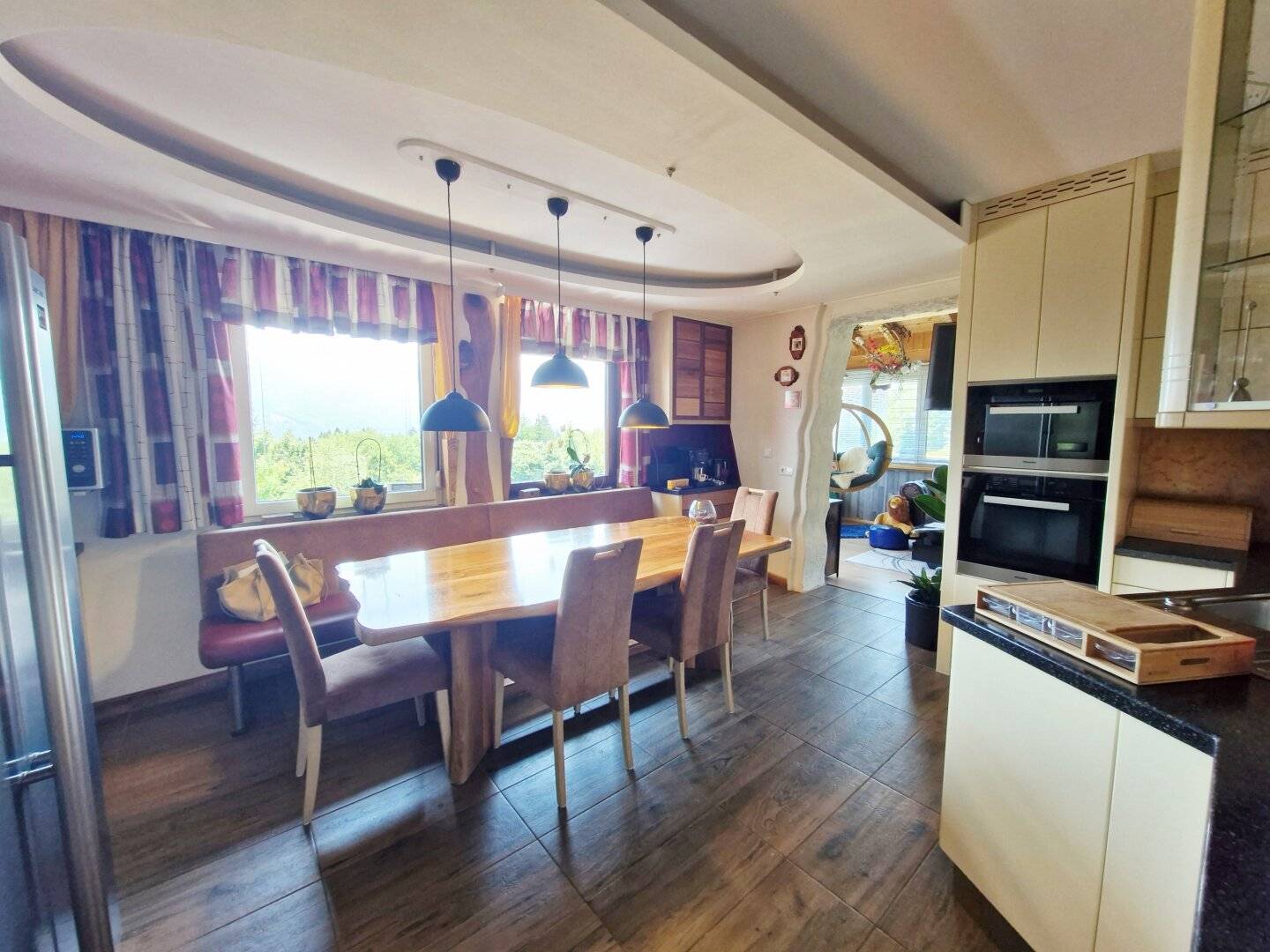 Gemütliches Landhaus mit zwei großen Wohnungen, toller Aussicht und weitläufigem Grundstück, 1.313 m², südlich von Klagenfurt