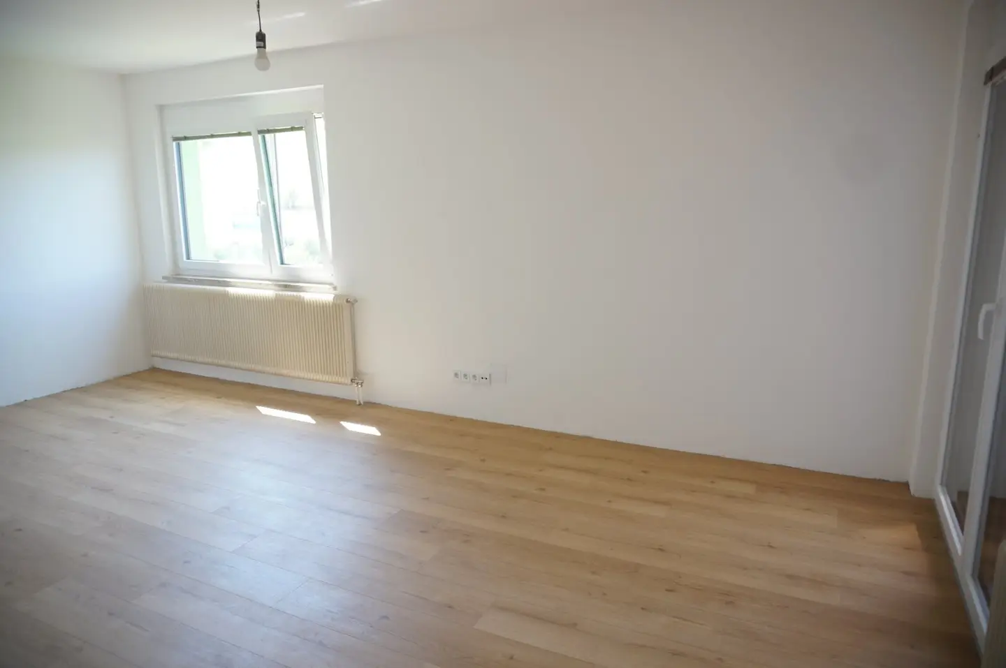 Renovated 3-room condominium in a nice residential area with loggia and underground parking space in Kindberg