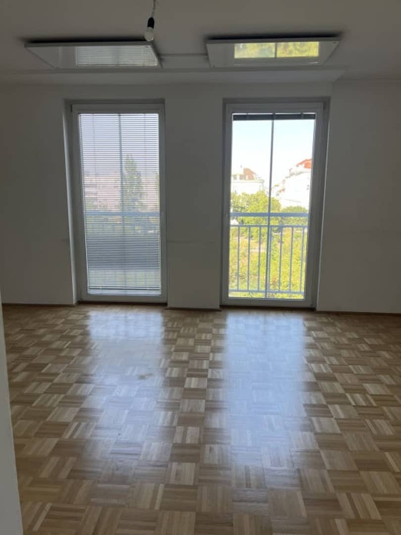 Wohnung by Danube Canal near universities with lift