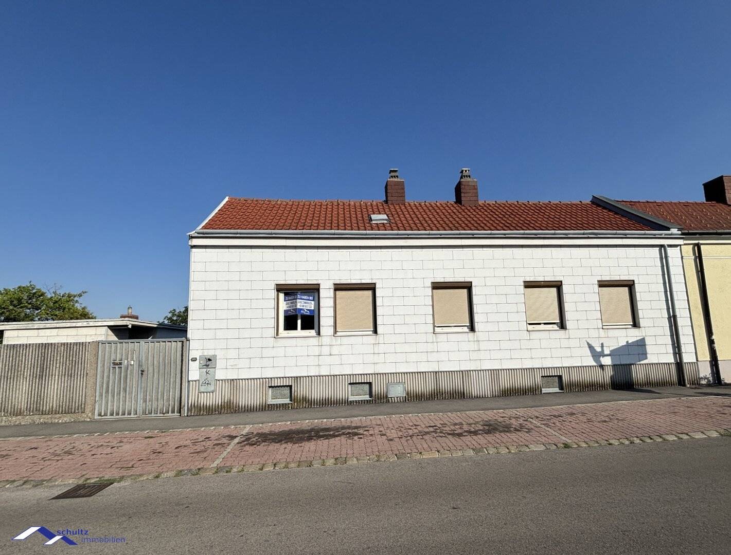 Charmantes Einfamilienhaus mit großem Garten, uneinsehbarem Innenhof und Rohdachboden in Bestlage von Guntramsdorf