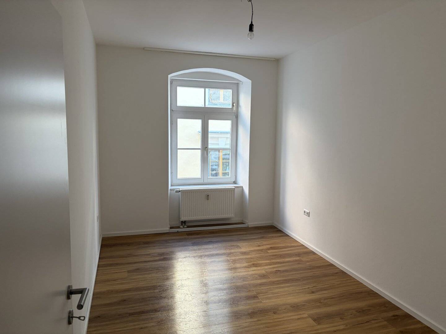 Stylish 3-room apartment, newly renovated with private entrance