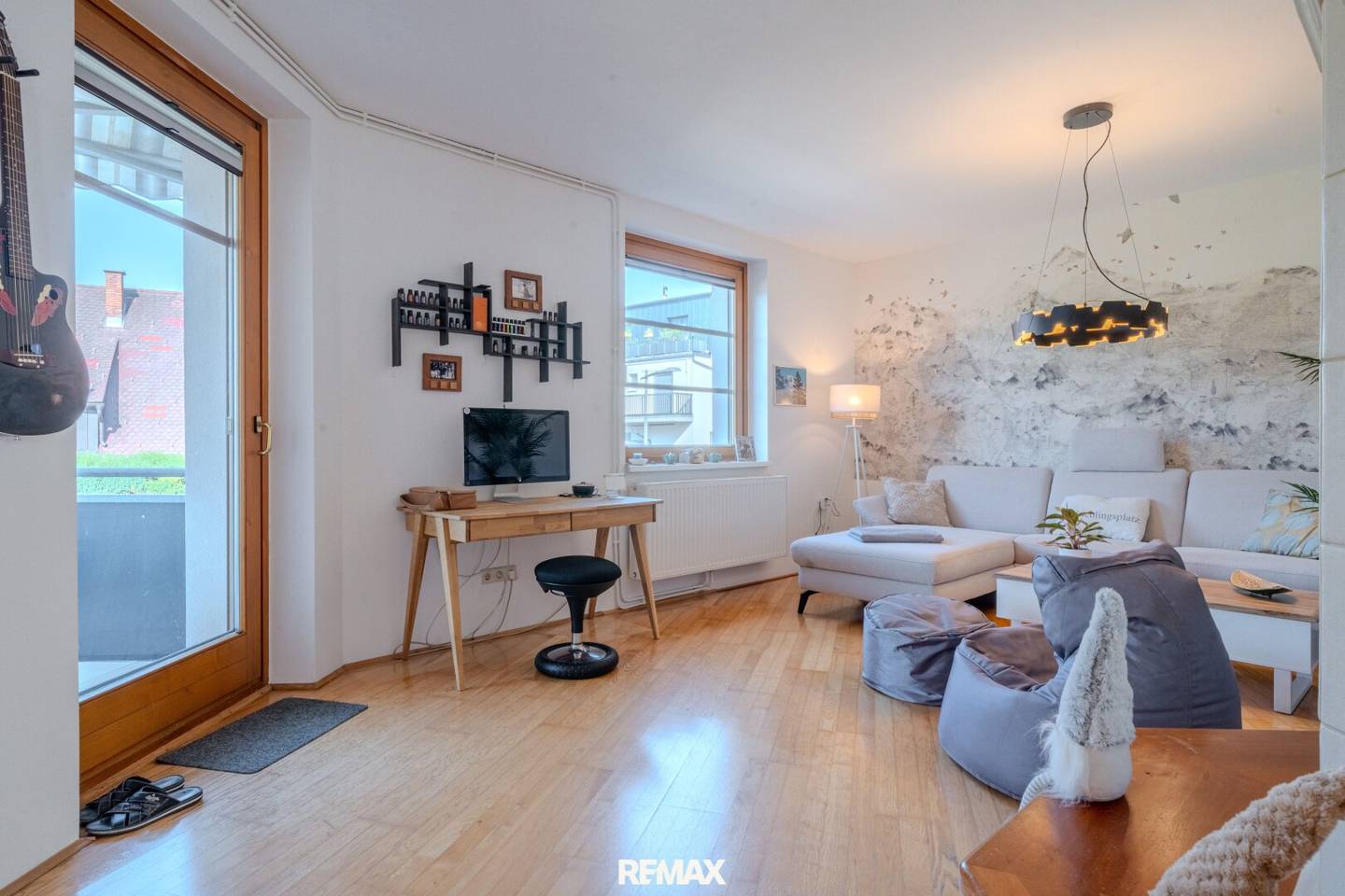Living quality in the air spa town: bright 3-room apartment with tiled stove &amp; balcony