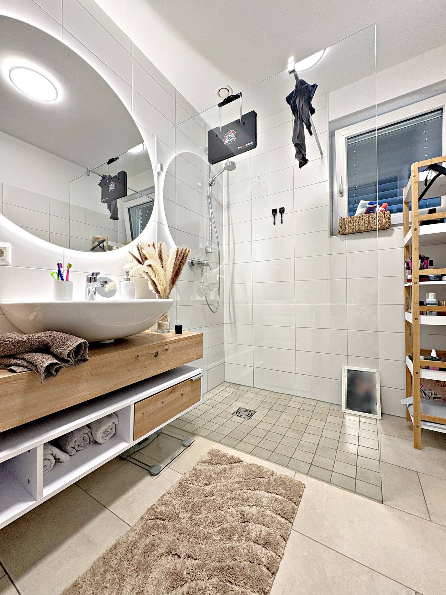 Wohnung with private garden and bright living area