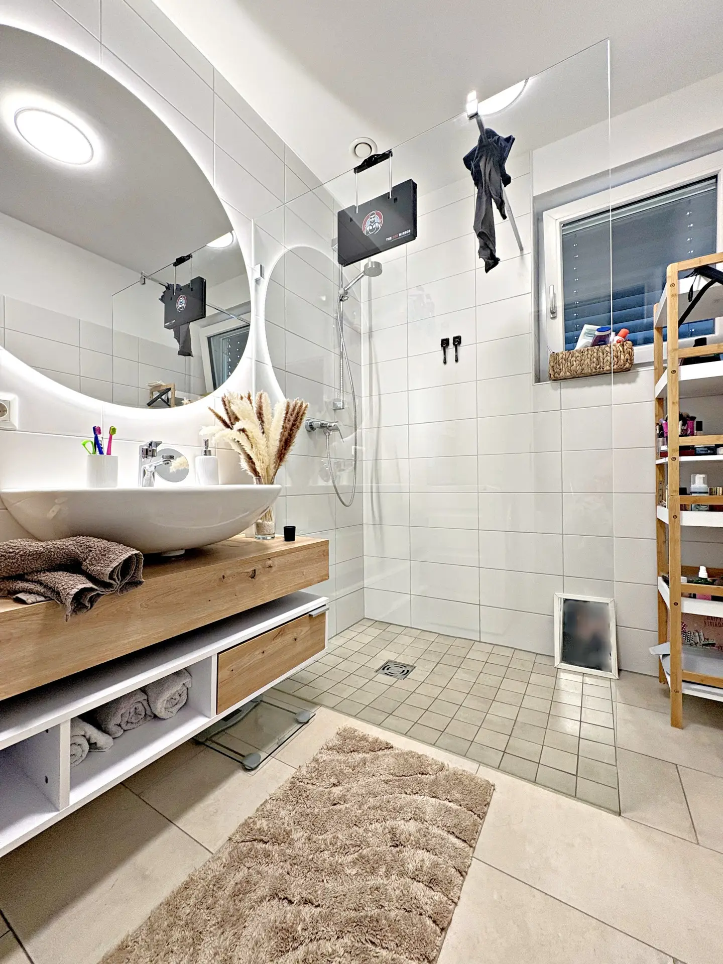 Wohnung with private garden and bright living area