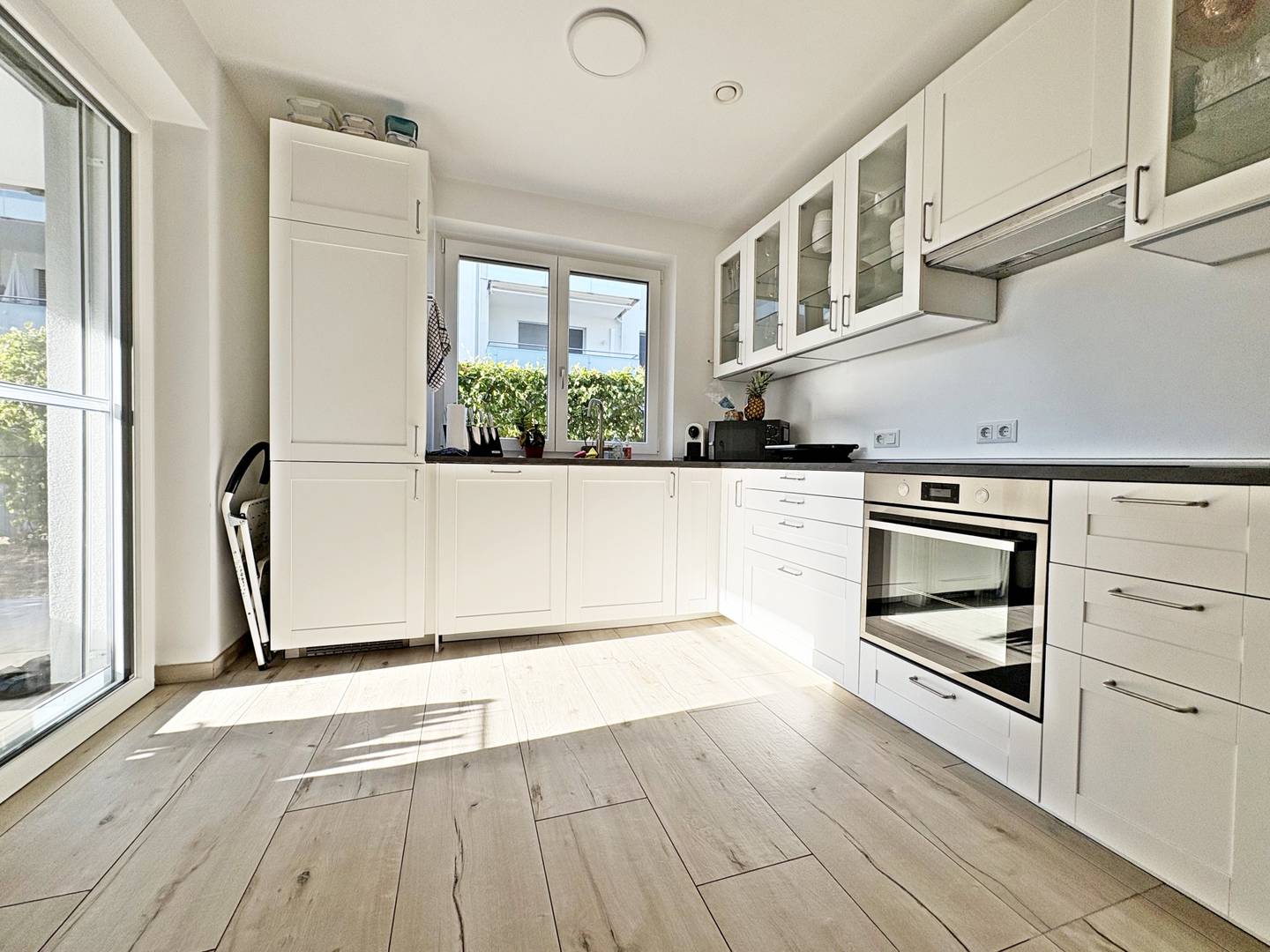 Wohnung with private garden and bright living area