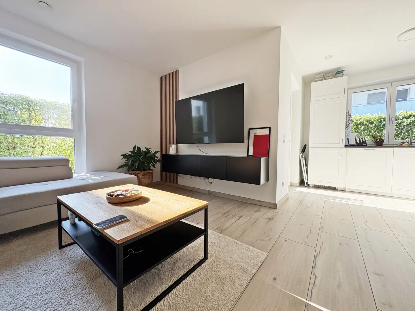 Wohnung with private garden and bright living area
