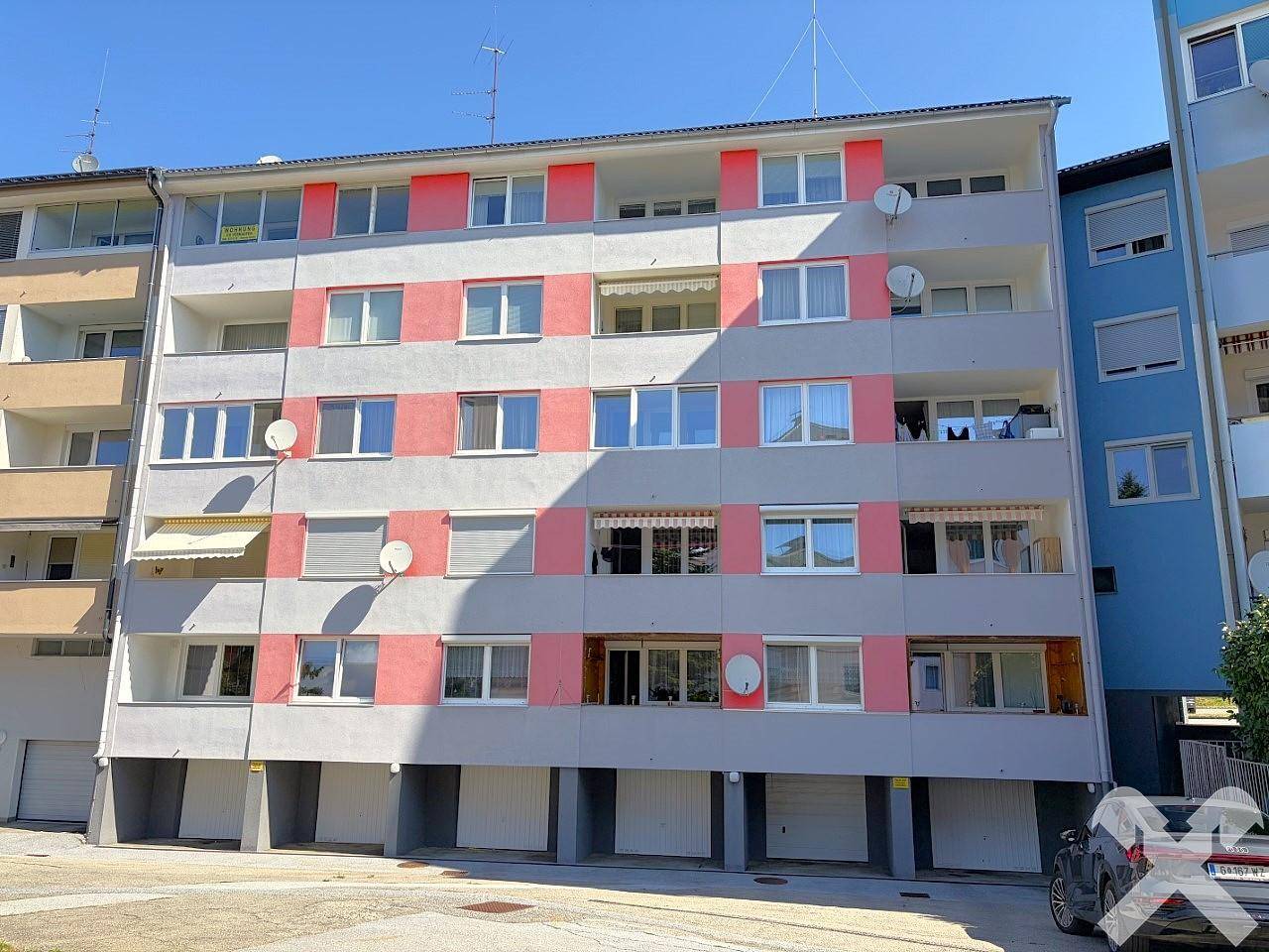 Helle Wohnung ganz oben mit zwei Loggien