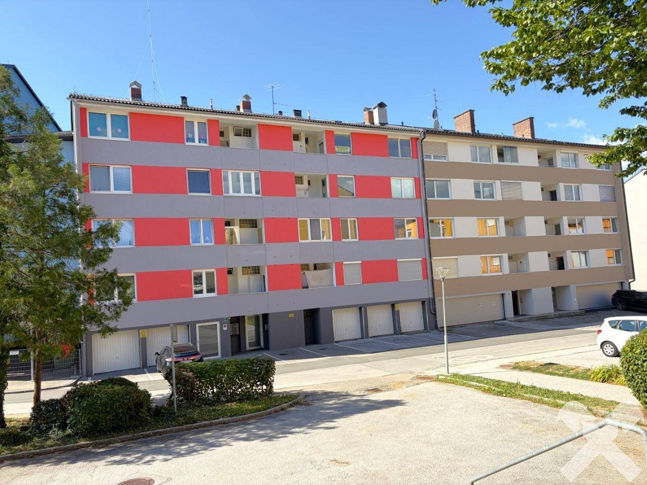 Helle Wohnung ganz oben mit zwei Loggien
