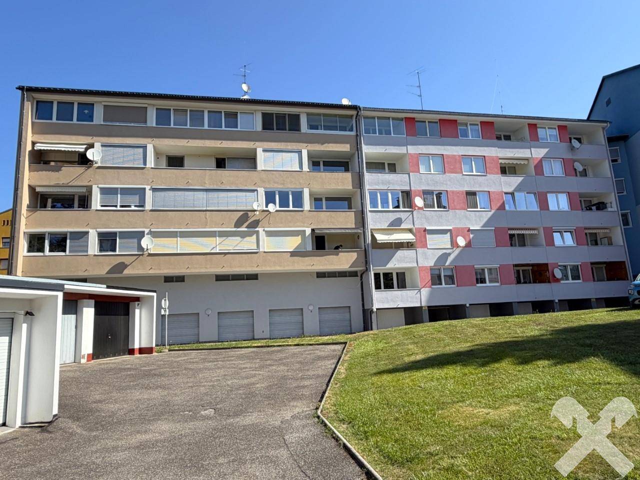 Helle Wohnung ganz oben mit zwei Loggien