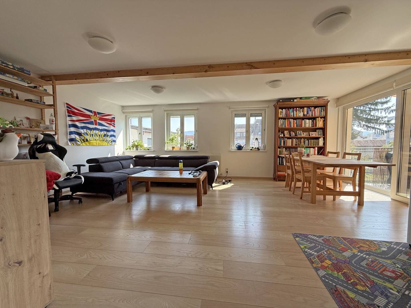 Spacious apartment with sunny terrace in a central location