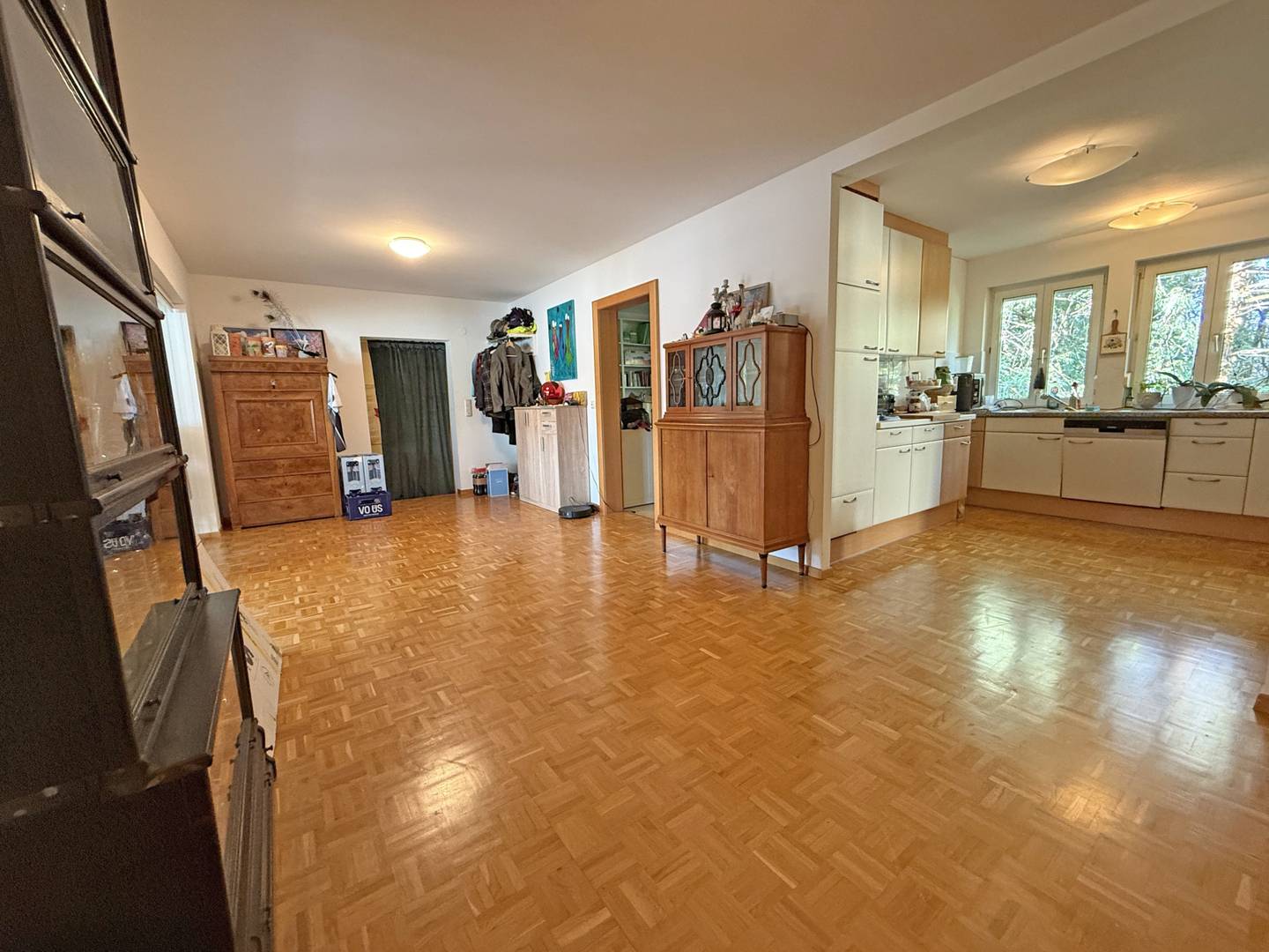 Spacious apartment with sunny terrace in a central location