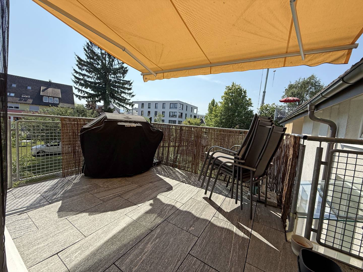 Spacious apartment with sunny terrace in a central location