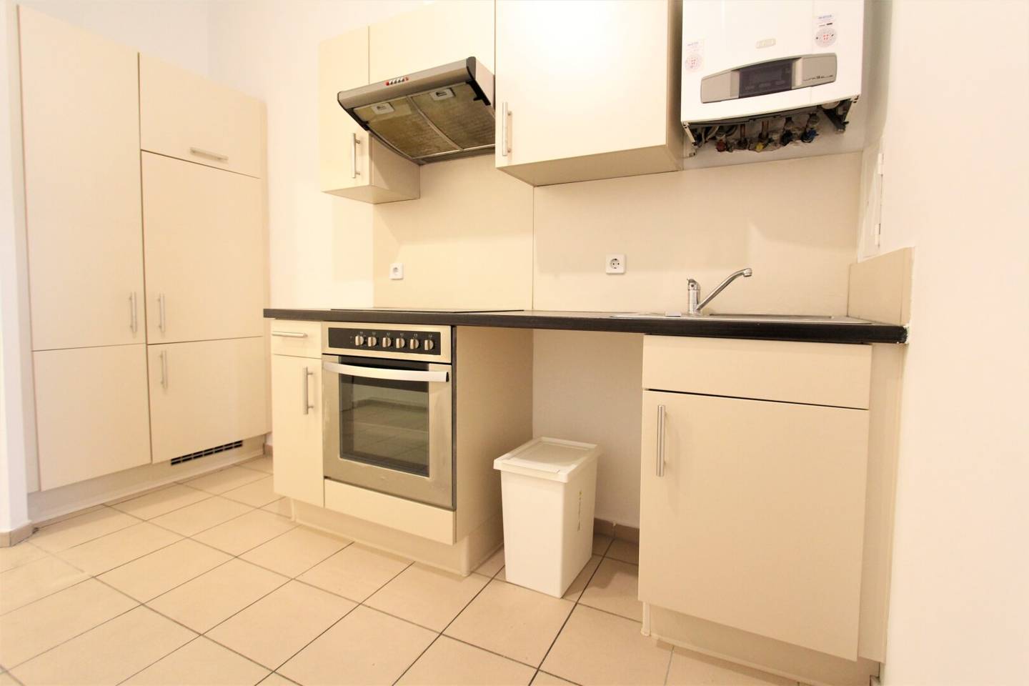 Sunny, furnished 1-room apartment in the heart of Vienna Short-term rental
