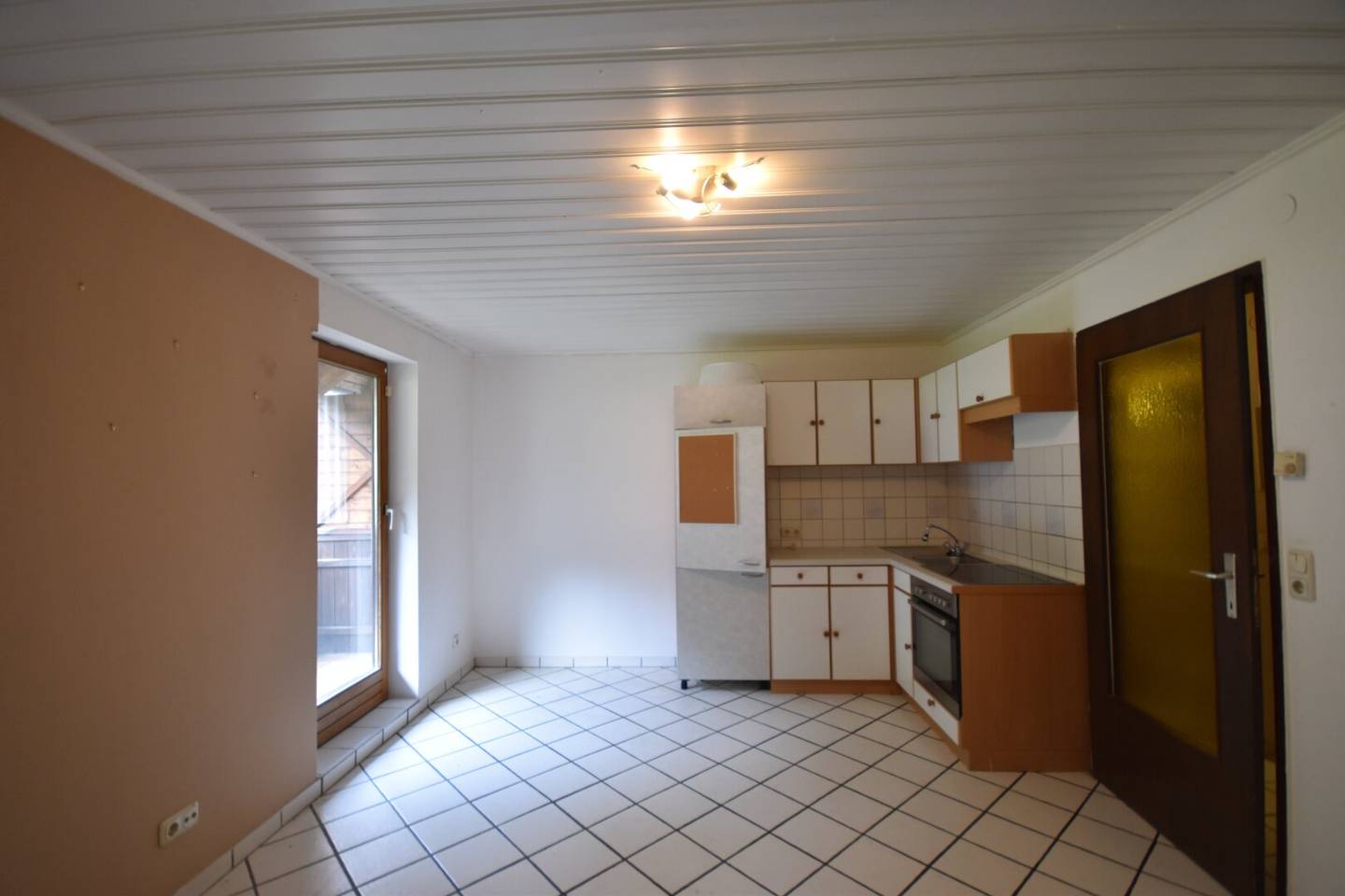 GRÖDIG - Small cozy studio with balcony and green quiet location