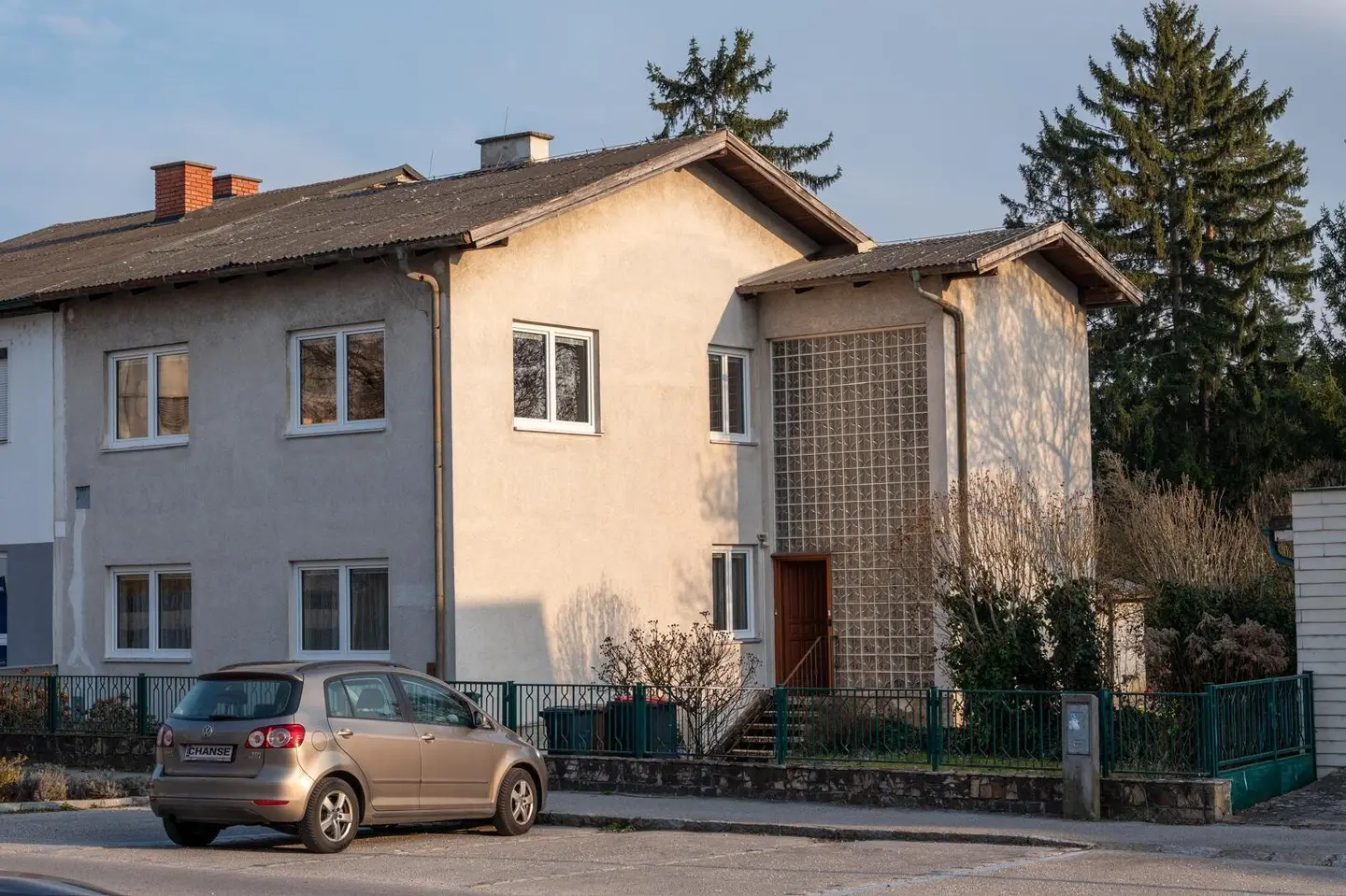 Einfamilienhaus auf großem Grundstück in zentraler Lage