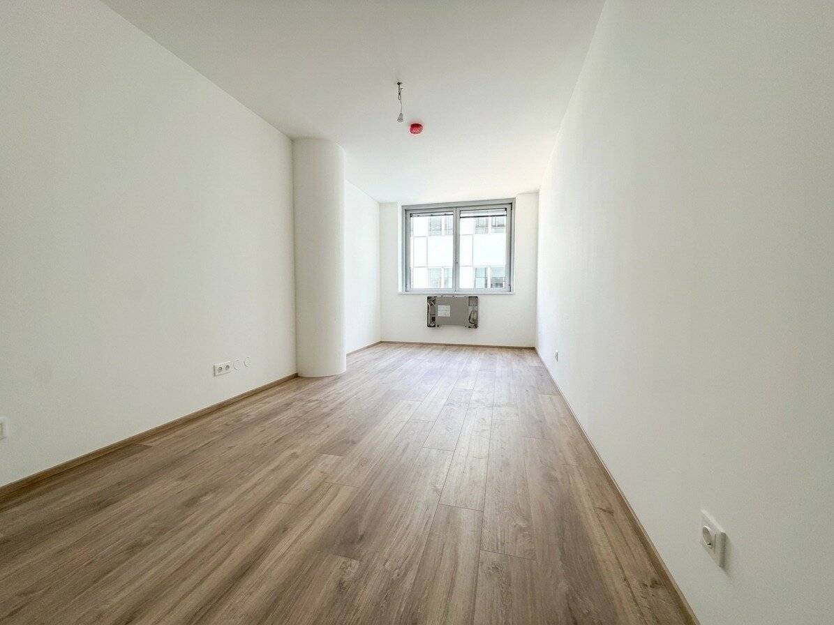 First-class 2-room apartment with cooling directly next to U4 U6 Längenfeldgasse