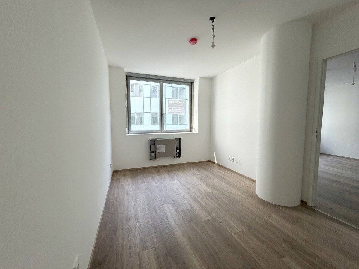 Ideally laid out 2-room first occupancy directly next to Längenfeldgasse U4 U6 station with cooling